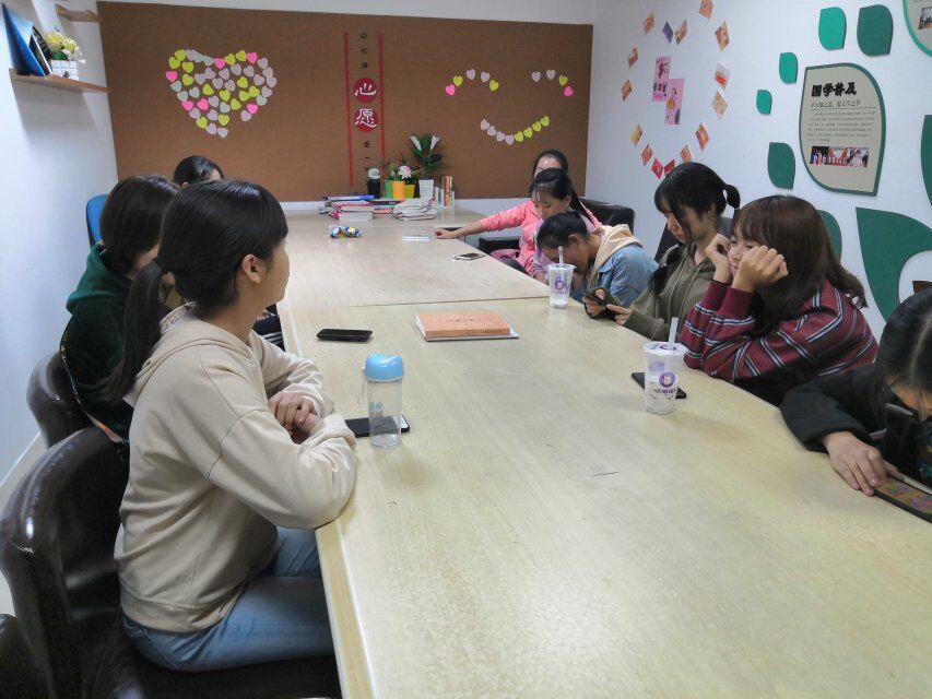 橙园茶话会之“家乡特色交流”活动..jpg 橙园茶话会之“家乡特色交流”活动..jpg