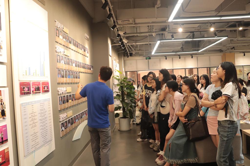 感悟校史传承 探索档案力量 ——我院档案管理学课程走进校友之家与档案馆