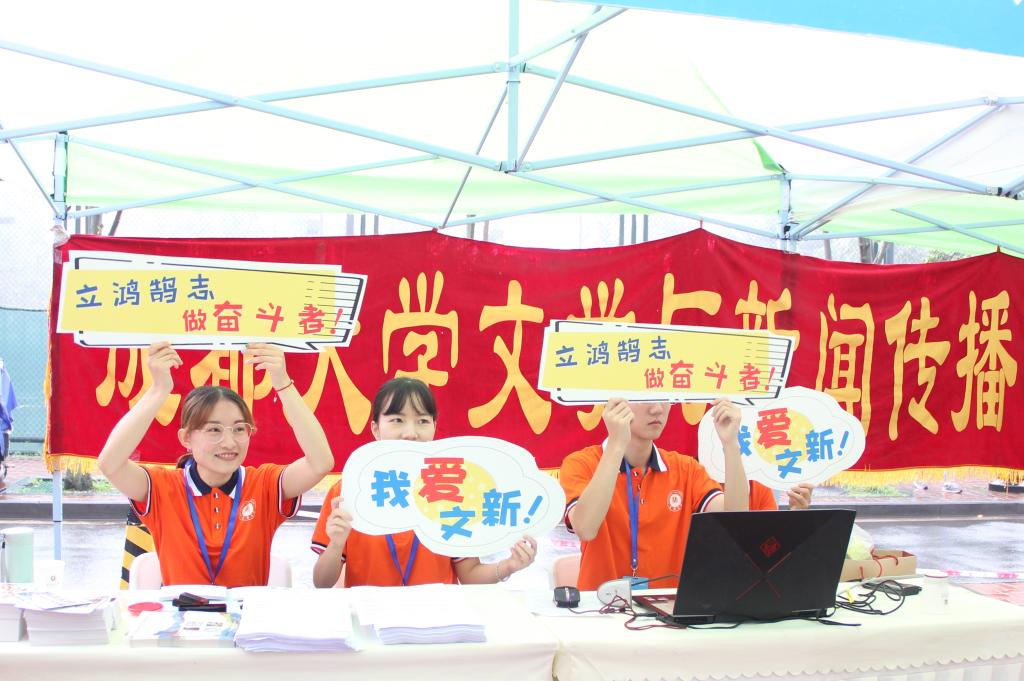 志愿者.jpg 志愿者.jpg